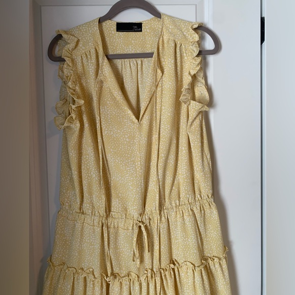 Cute yellow and white dress - Picture 2 of 5